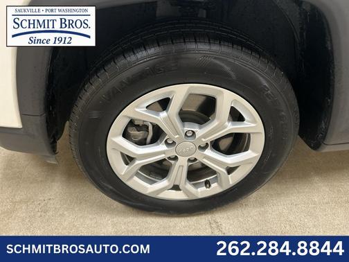 Bright White Clearcoat 2024 Jeep Compass Latitude