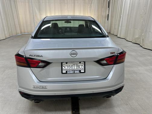 Brilliant Silver Metallic 2024 Nissan Altima 2.5 SR