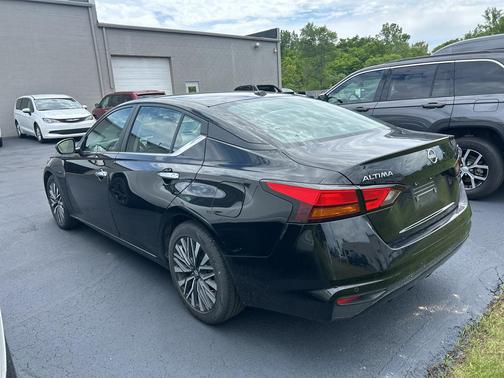 Black 2024 Nissan Altima 2.5 SV
