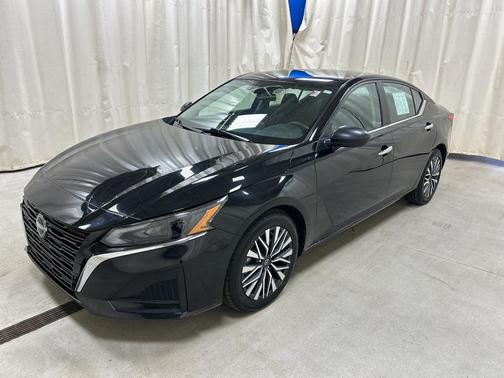 Black 2024 Nissan Altima 2.5 SV