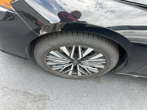 Black 2024 Nissan Altima 2.5 SV
