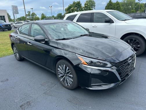 Black 2024 Nissan Altima 2.5 SV