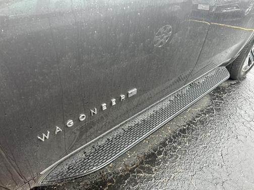 Metallic 2024 Jeep Wagoneer Series II