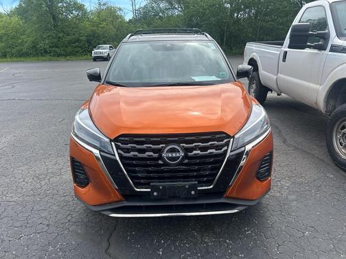 Monarch Orange / Super Black 2023 Nissan Kicks SR