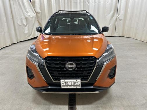 Monarch Orange / Super Black 2023 Nissan Kicks SR