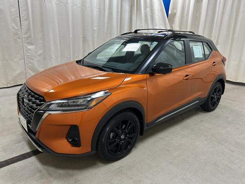 Monarch Orange / Super Black 2023 Nissan Kicks SR