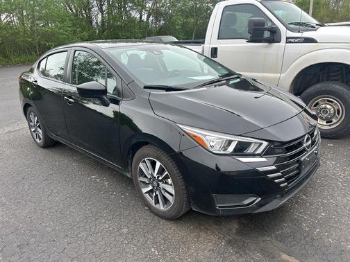 Black 2024 Nissan Versa 1.6 SV