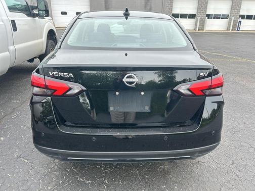Black 2024 Nissan Versa 1.6 SV