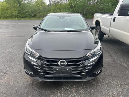 Black 2024 Nissan Versa 1.6 SV