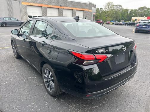 Black 2024 Nissan Versa 1.6 SV