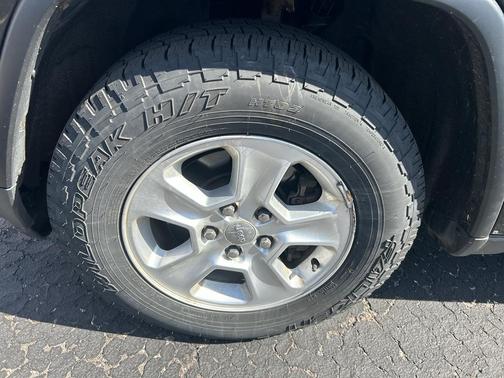 Black Forest Green Pearlcoat 2014 Jeep Grand Cherokee Laredo