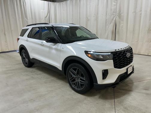 Star White 2026 Ford Explorer ST-Line