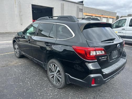 Crystal Black Silica 2019 Subaru Outback 3.6R Limited