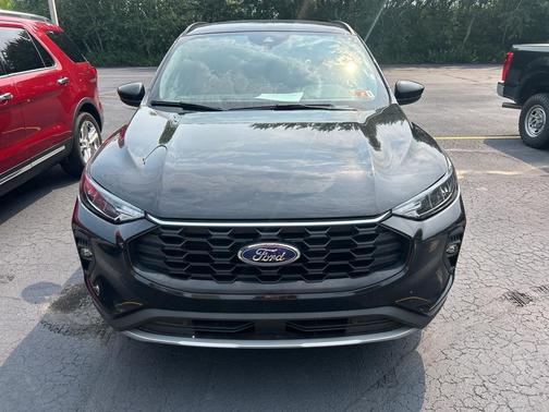 Agate Black Metallic 2025 Ford Escape ST-Line Select