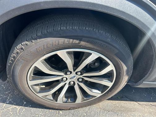 Agate Black Metallic 2025 Ford Explorer ST-Line