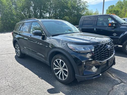 Agate Black Metallic 2025 Ford Explorer ST-Line