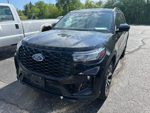 Agate Black Metallic 2025 Ford Explorer ST-Line