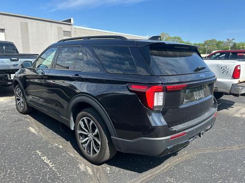 Agate Black Metallic 2025 Ford Explorer ST-Line