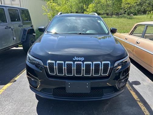 Diamond Black 2019 Jeep Cherokee Latitude Plus