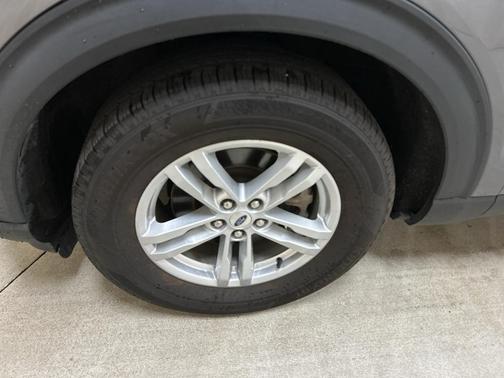 Carbonized Gray Metallic 2022 Ford Explorer XLT