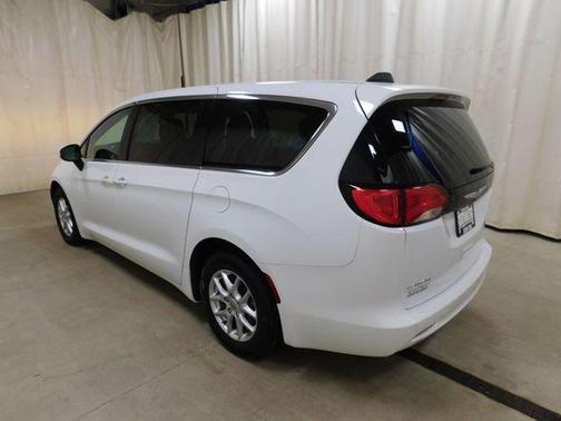 Bright White Clearcoat 2023 Chrysler Voyager LX