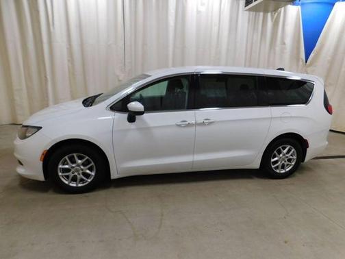 Bright White Clearcoat 2023 Chrysler Voyager LX