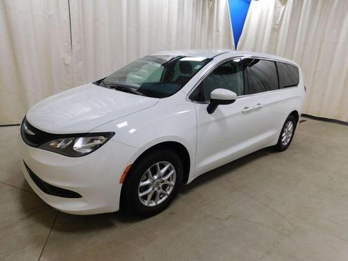 Bright White Clearcoat 2023 Chrysler Voyager LX