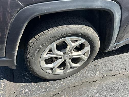 Metallic 2024 Jeep Compass Latitude