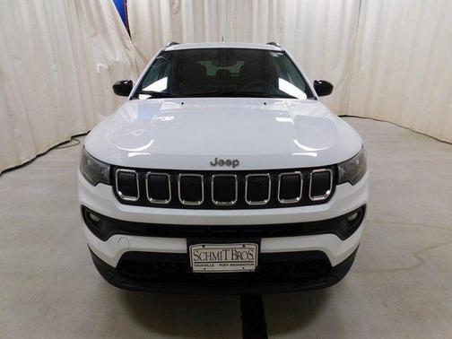 Bright White Clearcoat 2022 Jeep Compass Latitude