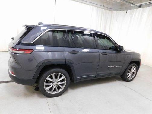 Metallic 2022 Jeep Grand Cherokee Laredo