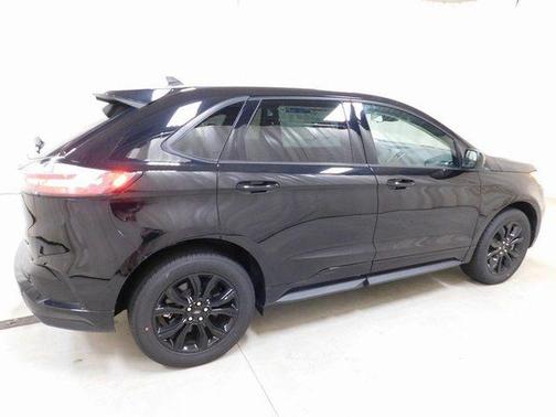 Agate Black Metallic 2024 Ford Edge SE