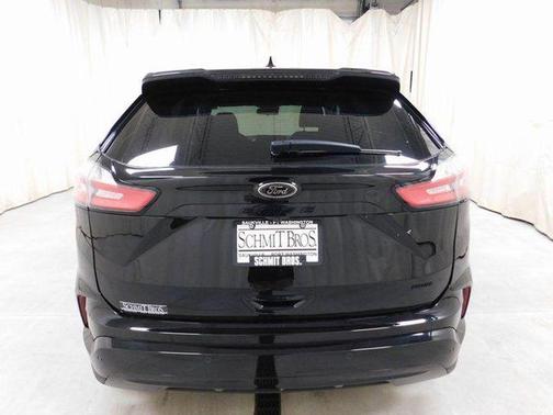Agate Black Metallic 2024 Ford Edge SE