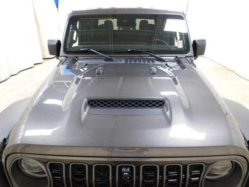 Granite Crystal Clearcoat Metallic 2024 Jeep Gladiator Mojave