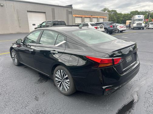Super Black 2025 Nissan Altima SV