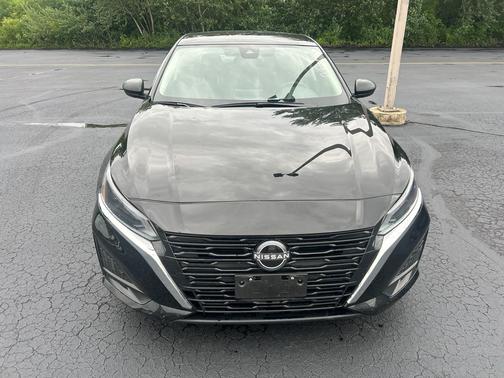 Super Black 2025 Nissan Altima SV