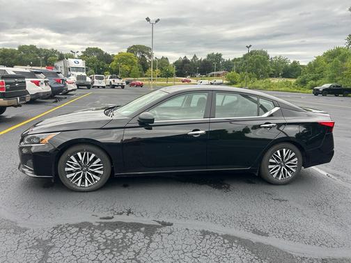 Super Black 2025 Nissan Altima SV