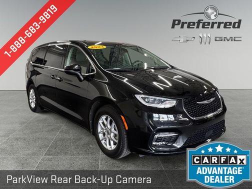 Brilliant Black Crystal Pearlcoat 2023 Chrysler Pacifica Touring-L