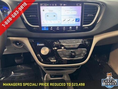 Brilliant Black Crystal Pearlcoat 2023 Chrysler Pacifica Touring-L
