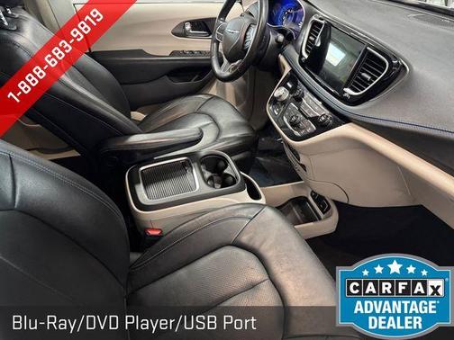 Bright White Clearcoat 2021 Chrysler Pacifica Touring-L
