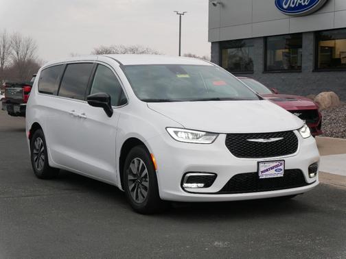 2025 Chrysler Pacifica Hybrid Select