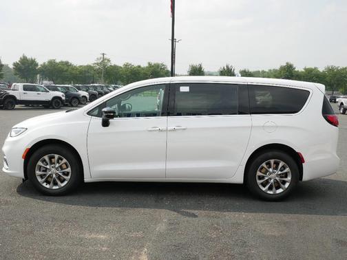 White 2025 Chrysler Pacifica Select