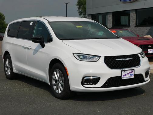 White 2025 Chrysler Pacifica Select