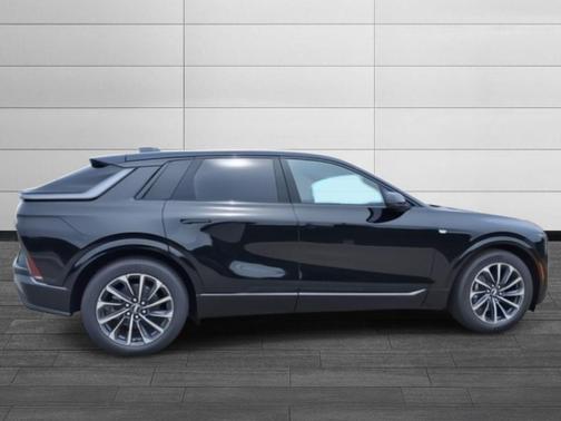 2025 Cadillac LYRIQ Sport