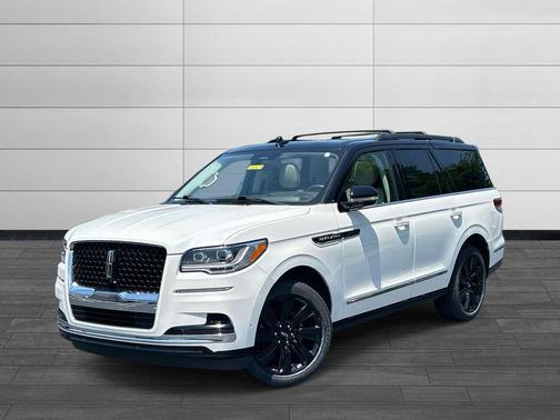 Pristine White Metallic Tri-Coat 2023 Lincoln Navigator Black Label