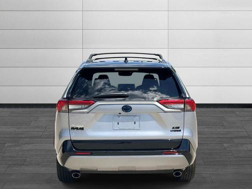 Silver Sky Metallic 2023 Toyota RAV4 Hybrid SE