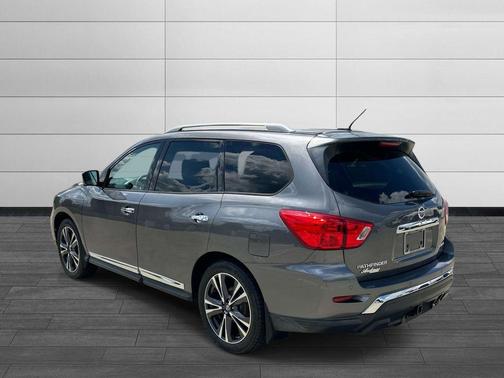 Gun Metallic 2017 Nissan Pathfinder Platinum