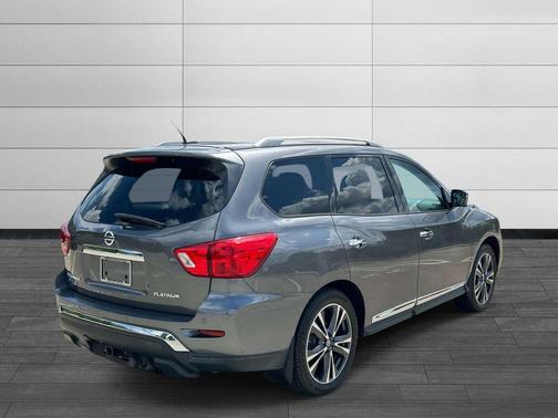 Gun Metallic 2017 Nissan Pathfinder Platinum