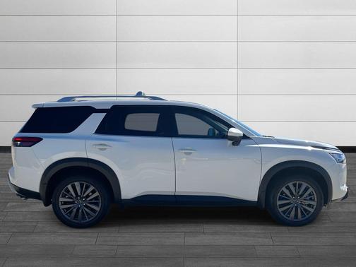 2024 Nissan Pathfinder SL 4WD