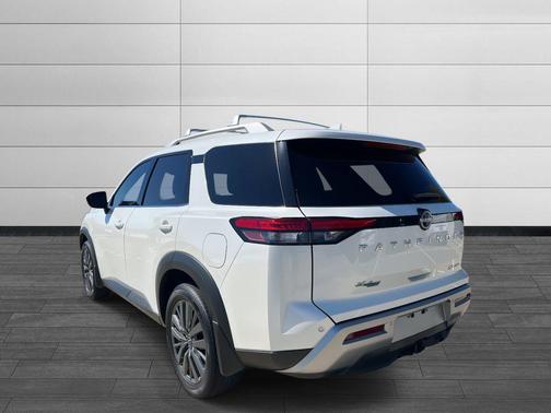 2024 Nissan Pathfinder SL 4WD