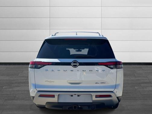 2024 Nissan Pathfinder SL 4WD